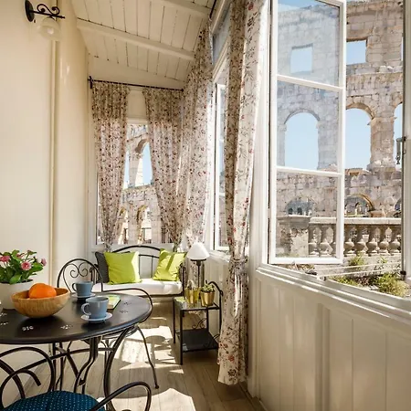 Apartment Amphitheatre Premium With Seaview Pula